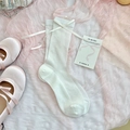 Süße weiße Netzsocken im Balletcore-Stil mit seidigen Schleifen und Strickstruktur - Glattes Netzdesign