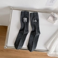 Dunkelgraue Ballet-Socken mit weißer Schleifenbestickung und Sweet Candy Schriftzug - Dunkelgrau