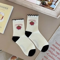 Chaussettes mignonnes en coton blanc avec bordure volantée noire et broderie tomate rouge - Blanc avec Motif Tomate