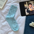 Chaussettes bleu clair à motif cœurs violets avec texture à rayures verticales - Taille unique / Bleu