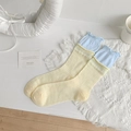 Chaussettes japonaises jaune clair en coton avec bordure à volants bleu ciel - Jaune Clair (Bord Bleu)