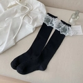 Chaussettes hautes noires à côtes de style japonais avec dentelle à pois blancs - Taille unique / Noir