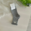 Graue japanische Socken mit weißen Spitzenkanten, Punkten und Seidenschleifen-Akzent - Einheitsgröße / Grau