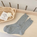 Calcetines grises calados con bordes rizados y un patrón de diamantes muy elegante - Talla única / Gris