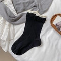 Calze nere con bordo in pizzo bianco e trama in cotone a costine elasticizzato - Taglia unica / Nero