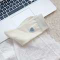 Calze color crema in cotone con ricamo a cuore blu e polsini a costine stile college - Bianco con Cuore