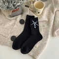 Süße schwarze Socken mit blauen Schleifen und Herzstickereien für Damen - Schwarzes Band