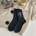 Dunkelgraue Socken mit hellblauer Schleife und 3D-Herz-Stickerei im süßen Stil - Dunkelgraues Band