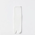 Minimalist white split-toe tabi socks with ribbed cuffs for women in sweet Japanese style - One Size / White