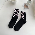 Süße schwarze gerippte Wadenstrümpfe mit rosa Seifenschleifen im Lolita-Stil - Einheitsgröße / Schwarz