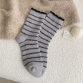 Calze termiche grigie a righe da donna con morbida trama spazzolata e bordo a onde - Grigio