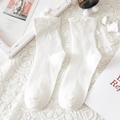 Weiße Lolita-Wadenstrümpfe mit Rüschenrand und Samtschleife auf Spitze für süßen JK-Look - Einheitsgröße / Weiß