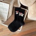 Süße schwarze Wollsocken mit weißem Welpenmuster und festlichen roten Akzenten - Einheitsgröße / Schwarz
