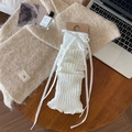 Cremeweiße gestrickte Beinstulpen mit Schleifen und Rippmuster für einen gemütlichen Look - Einheitsgröße / Weiß