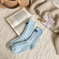 Chaussettes épaisses en laine bleu clair avec cœur 3D au crochet sur tricot doux - Taille unique / Bleu