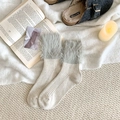 Calze a costine bianco avorio con bordo in ecopelliccia grigia per uno stile invernale - Taglia unica / Grigio Beige