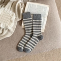 Calze di lana a righe grigie e bianche con tallone rinforzato per il calore invernale - Taglia unica / Grigio chiaro
