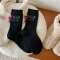 Calze nere di peluche con motivo a cane bianco e fiocco 3D rosso scuro decorativo - Nero