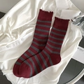 Calze a righe bordeaux e grigie vintage con elegante bordo a volant in cotone - Righe orizzontali rosso vino e grigio con bordo a lattuga