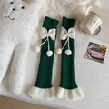 Scaldamuscoli Lolita verde scuro con fiocchi bianchi, pompon e bordi a costine - Verde