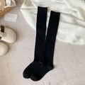 Chaussettes montantes noires classiques avec texture côtelée fine en décor cosy - Taille unique / Noir