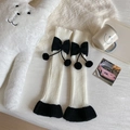 Jambières Lolita blanches avec nœuds noirs et pompons en peluche pour l'hiver - Base Blanche Noeud Noir