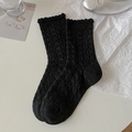 Chaussettes noires douces avec bordure en dentelle et texture gaufrée style vintage - Noir