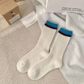Chaussettes en laine crème à rayures bleu marine et bordeaux pour l'hiver - Taille unique / Blanc avec bord bleu