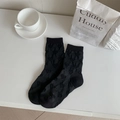 Schwarze Damensocken mit geprägtem Herzmuster Textur minimalistischer Stil - Einheitsgröße / Schwarz