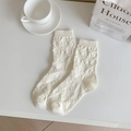 Cremeweiße Socken mit Herz-Jacquard-Muster und elastischem Rippstrick-Bündchen im Korea-Stil - Einheitsgröße / Cremeweiß
