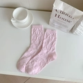 Rosa halbhohe Socken mit geprägten Herzmustern auf minimalistischem weißem Grund - Einheitsgröße / Rosa