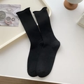 Chaussettes mi-hautes noires en coton côtelé avec bordure ondulée élégante pour femme - Taille unique / Noir