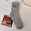 Calze lavorate a maglia grigio chiaro con ricamo floreale e motivi colorati a macchie - Taglia unica / Grigio chiaro
