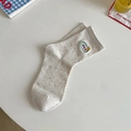 Milchweiße Stricksocken mit bunten Punkten, Luck-Stickerei und gelbem Herzmotiv - LUCK Buchstaben Stickerei Stil (luck)