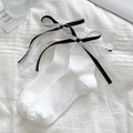 Calcetines blancos de encaje Lolita con dulces lazos de cinta en blanco y negro para Mary Jane - Talla única / Blanco con lazo blanco y negro