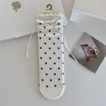 Japanische cremeweiße Socken mit schwarzen Punkten und einer weißen Schleife - Einheitsgröße / Weiße Punkte