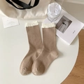 Braune Baumwollsocken mit weißem Spitzenbesatz und vertikaler Rippstruktur - Einheitsgröße / Hellkaffee