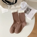 Japanische dunkelbraune Socken mit weißem Spitzenrand und vertikalem Streifenmuster - Einheitsgröße / Dunkelkaffee