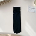 Klassische schwarze Samtsocken für Damen in minimalistischer Flachbild-Präsentation - Einheitsgröße / Schwarz