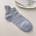 Chaussettes basses bleu clair avec mouchetures colorées et broderie nœud argentée - Bleu