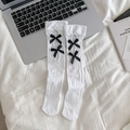 Chaussettes hautes blanches style Lolita avec nœuds en satin noir et maille ajourée - Base Blanche Noeud Noir