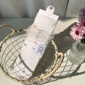 Weiße transparente Söckchen mit Gänseblümchen-Stickerei und schöner Verpackung - Einheitsgröße / Weiß