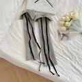 Scaldamuscoli in maglia grigia con nastri neri e polsini svasati per un look stile JK - Grigio Chiaro con Nero