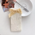Chaussettes mi-bas en dentelle beige avec nœud en velours jaune et motif fleuri ajouré - Beige