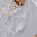 Weiße Lolita-Socken mit Rüschenkante und Satinschleifen in Vintage-Rautenstrick-Muster - Einheitsgröße / Weiß