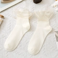 Chaussettes lolita blanc crème avec volants en dentelle superposés et détails en maille fleurie - Taille unique / Beige
