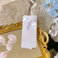 Weiße japanische Lolita-Wadenstrümpfe mit Wellenmuster und Satinschleifen-Detail - Weiß