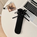 Japanische Lolita-Socken in Schwarz mit zarten Spitzenrüschen und Seidenschleifen - Einheitsgröße / Schwarz