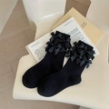 Wadenhohe schwarze Balletcore-Socken mit drei Seidensatin-Schleifen an jeder Seite - Einheitsgröße / Schwarz