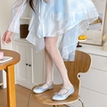 Collant blanc Lolita à motif jacquard de nœuds avec chaussures Mary Jane bleues - Taille unique / Blanc